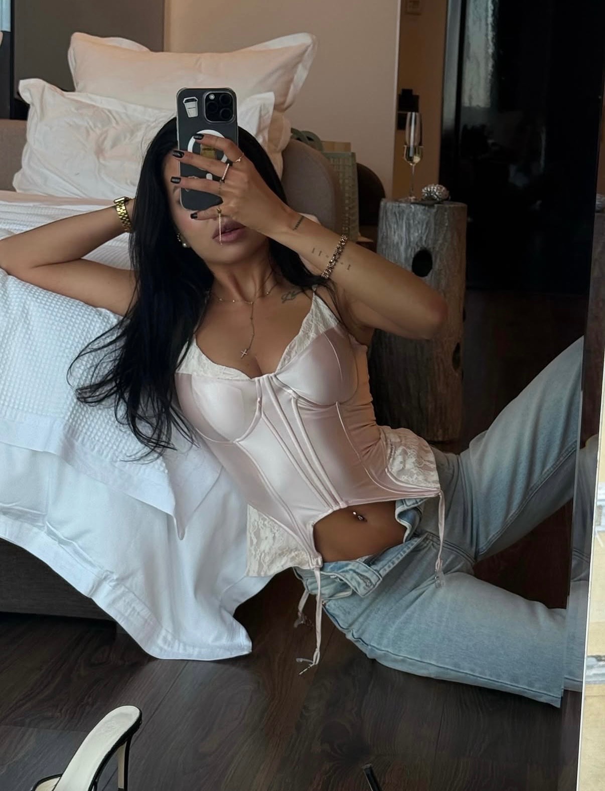 Elegantiškas korsetas su nėrinių detalėmis