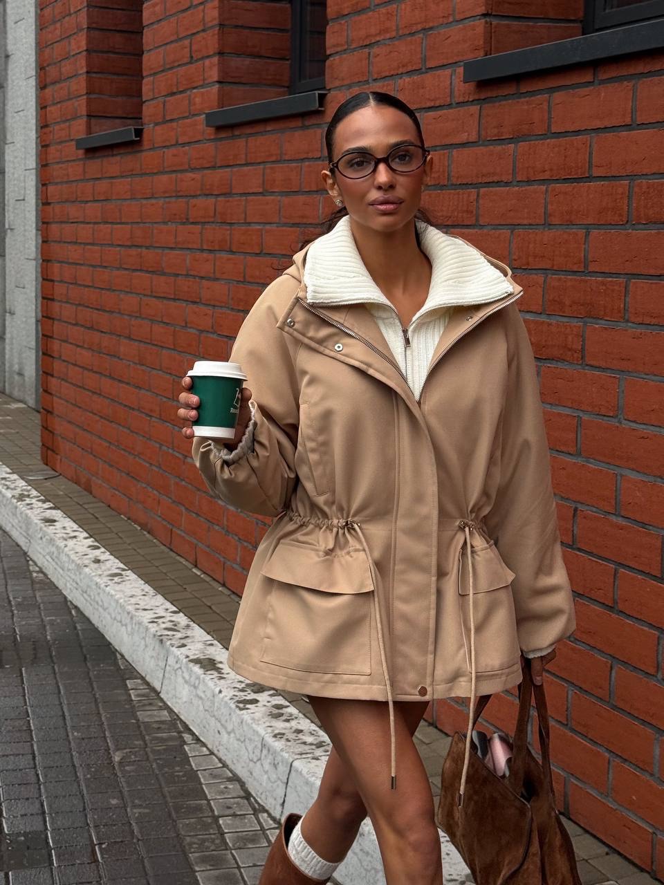 Stilinga pussezoninė striukė-parka „Mateo“ su gobtuvu ir pašiltinimu.